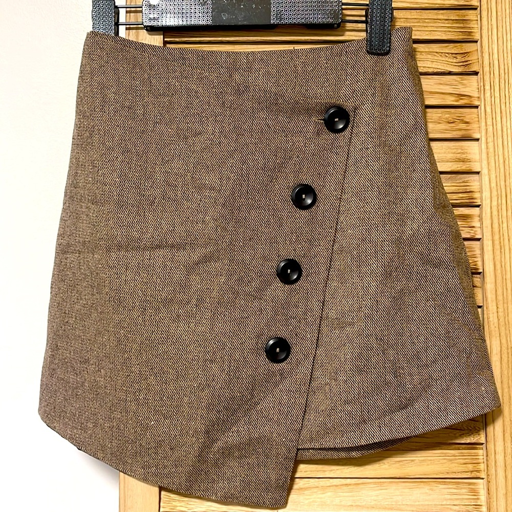 Mini skirt with buttons